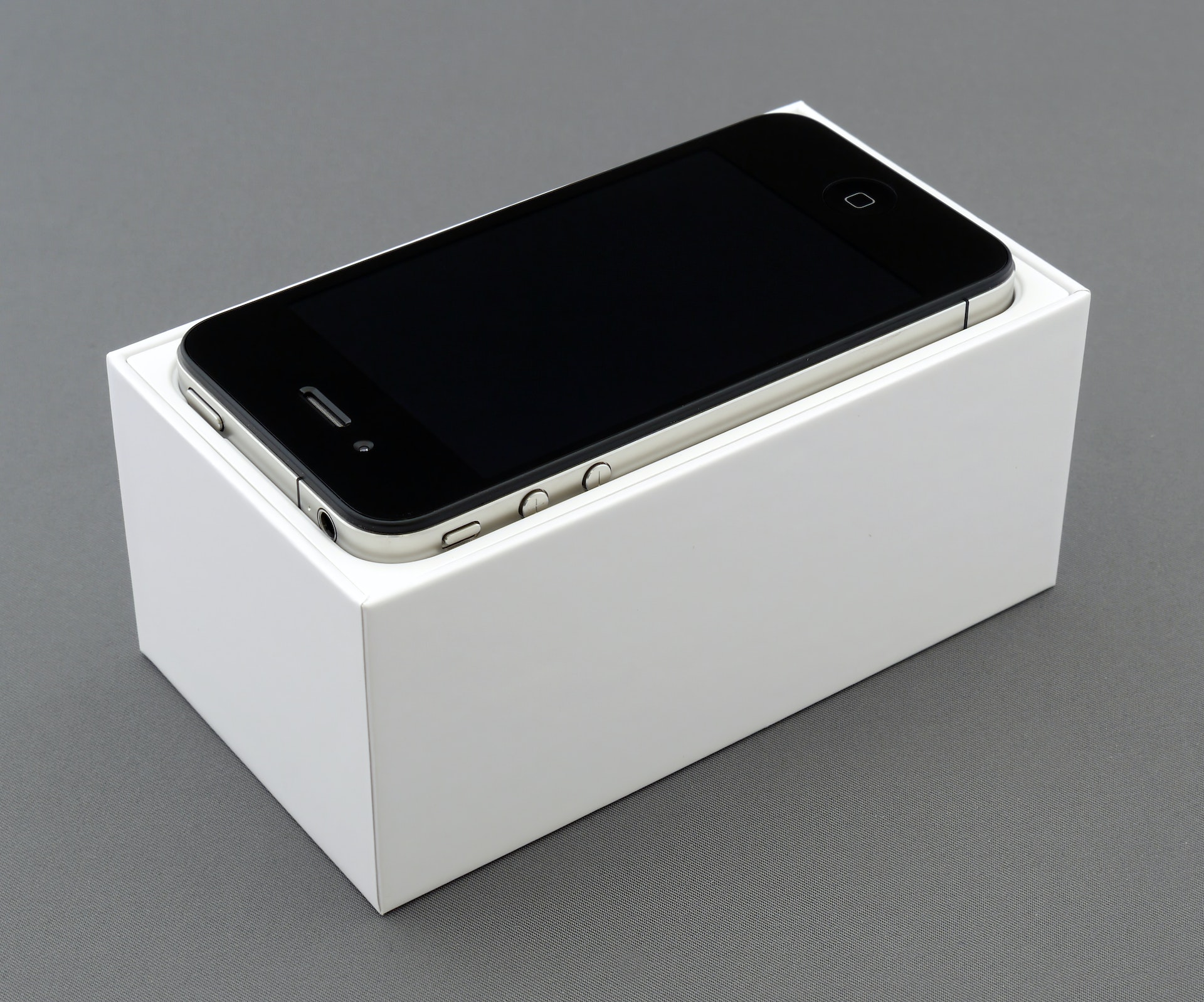 iPhone Repair vs. Replacement: SOS Phone Repairs’ Expert Advice