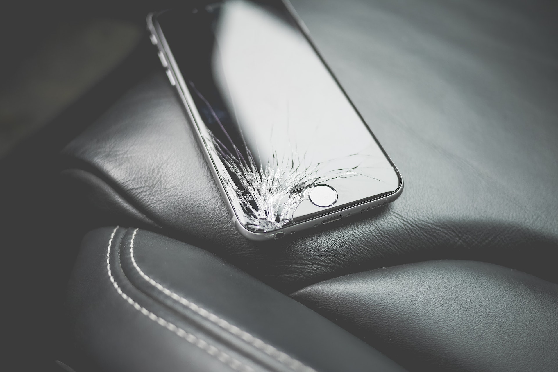 Cracked Screen Chronicles: SOS Phone Repairs’ Guide to Swift Solutions